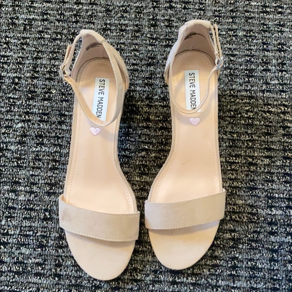 Limited edition Steve Madden suede heart heels